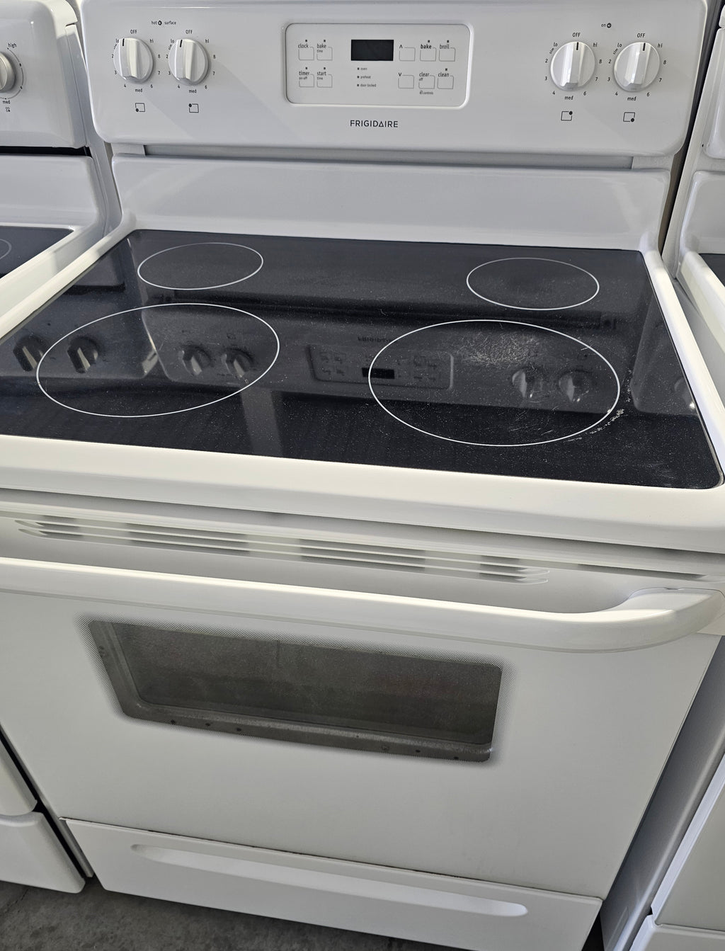 Cuisinière marque frigidaire occasionnels reconditioner