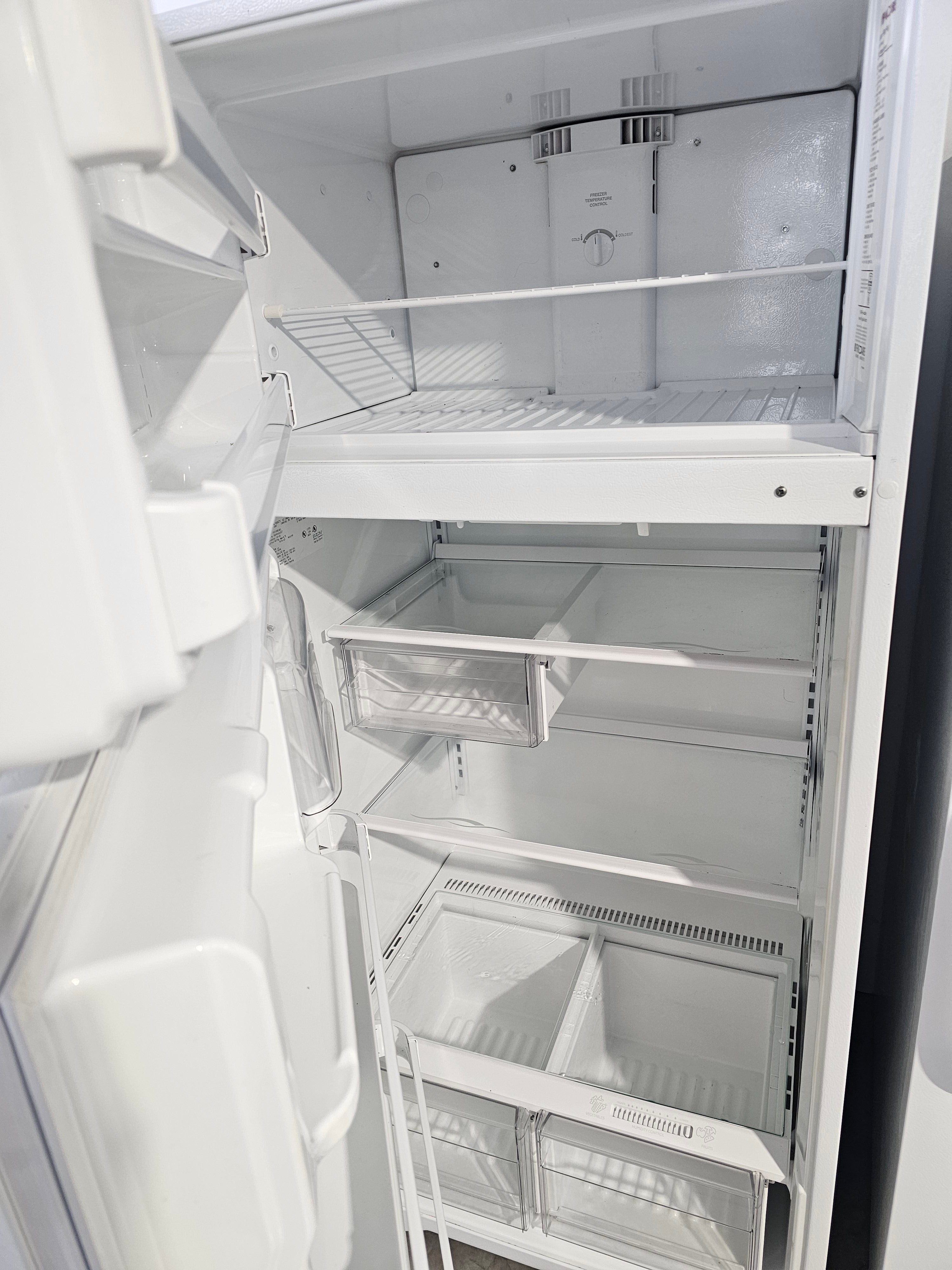 Réfrigérateur marque frigidaire 30×65